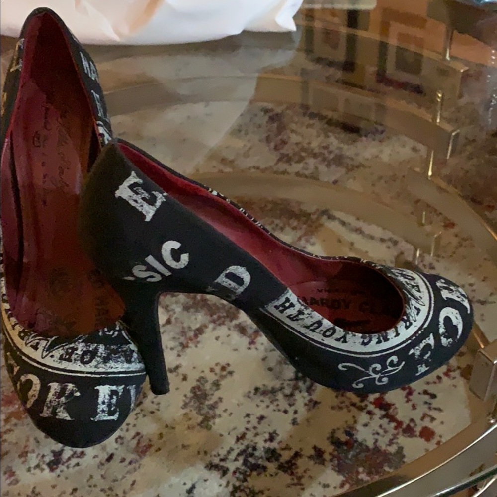 Ed hardy shoes - with the black and white print - Picture 2 of 3